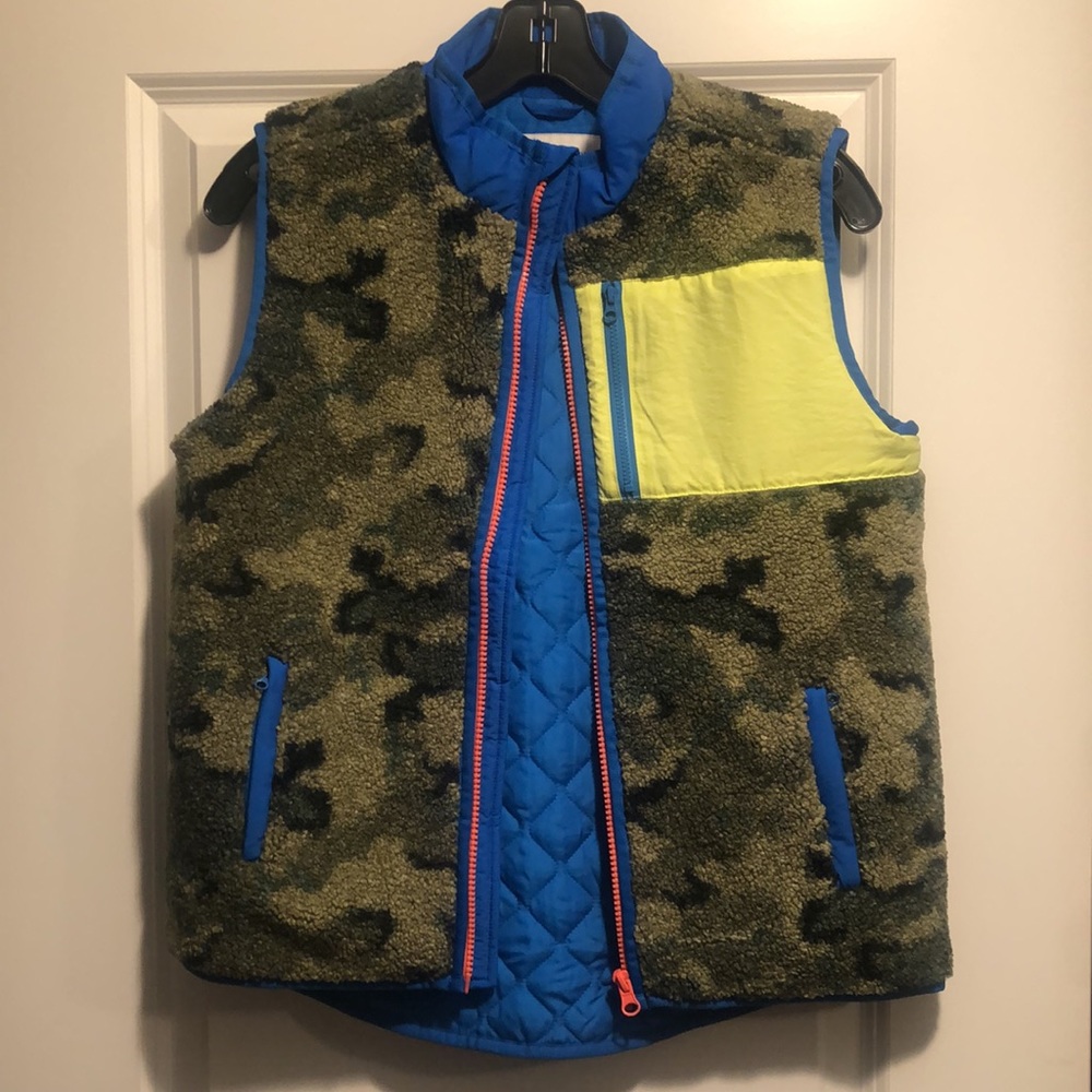 NWT Rockets of Awesome Camo Sherpa Vest Boys 14